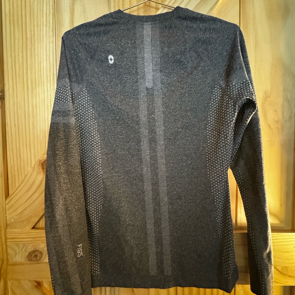 Figs Women’s Salta Seamless Long sleeve Under scrub in Graphite